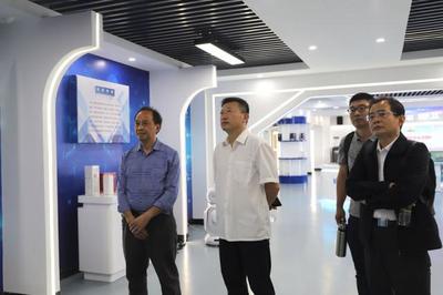 海南鹽業(yè)集團張海濤副總經(jīng)理一行蒞臨我校交流